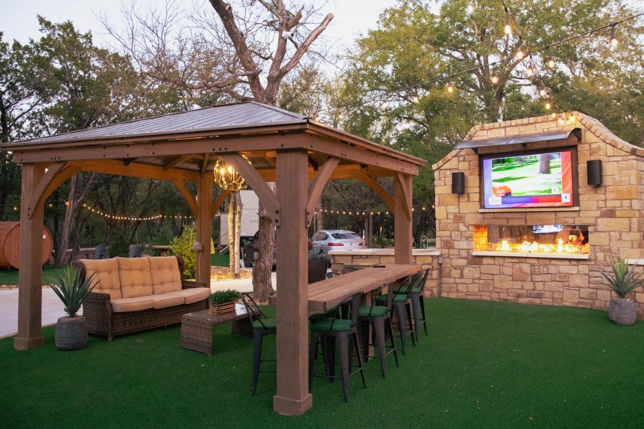 7744 Ranch Glamping * Austin